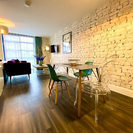 Stunning Apartment Suite - Free Parking & Wifi! 浦耳 外观 照片