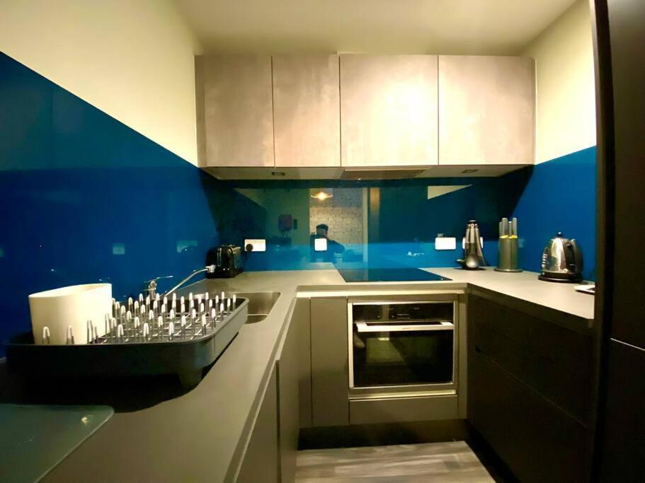 Stunning Apartment Suite - Free Parking & Wifi! 浦耳 外观 照片