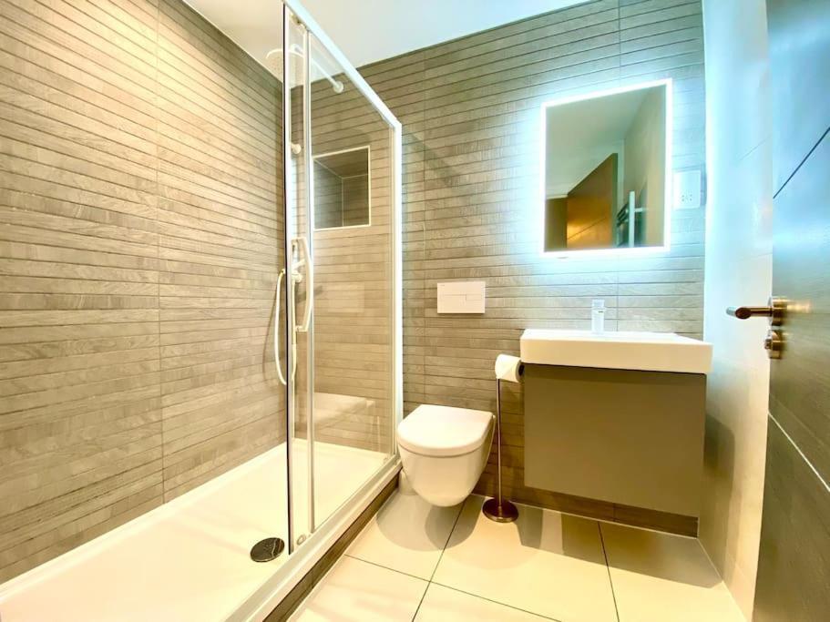 Stunning Apartment Suite - Free Parking & Wifi! 浦耳 外观 照片